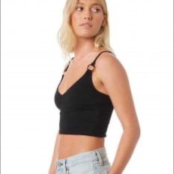 Mink Pink Crop Tortoise Shell Detail - Picture 2 of 4